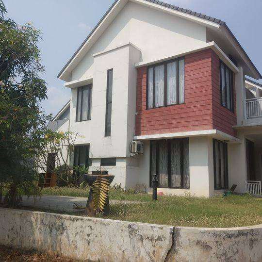 Rumah Secondary Hoek tanah luas di graha raya bintaro, Serpong.