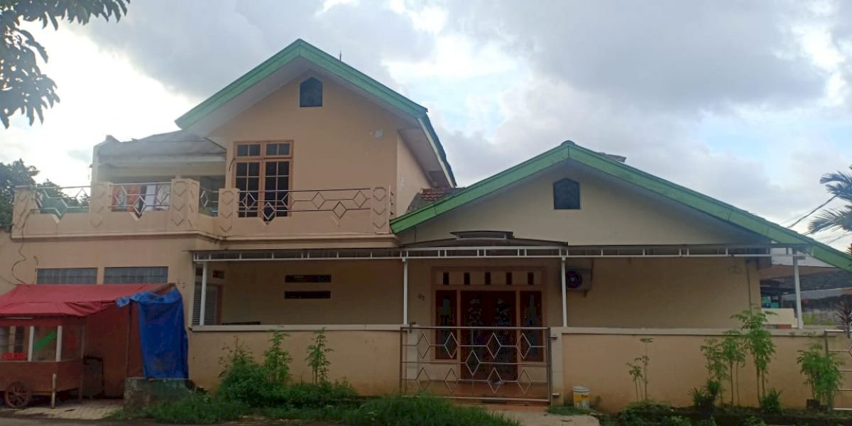 Rumah luas di griya kencana 1,