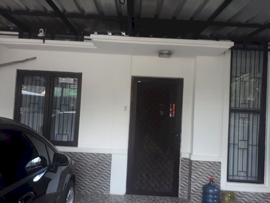Rumah asri semi furnished di pondok,