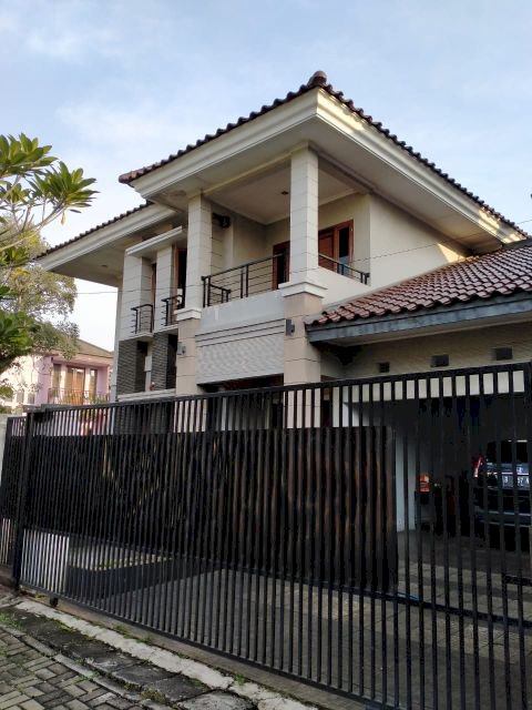 Rumah secondary asri sangat terawat di BSD.