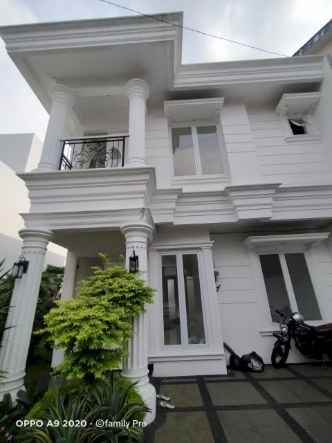 Rumah baru mewah desain Classic Eropa di Pejaten Jakarta Selatan.