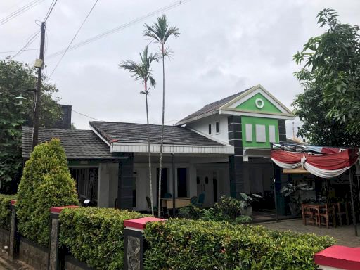 Rumah secondary luas + 3 unit kontrakan di Kademangan Setu Serpong.