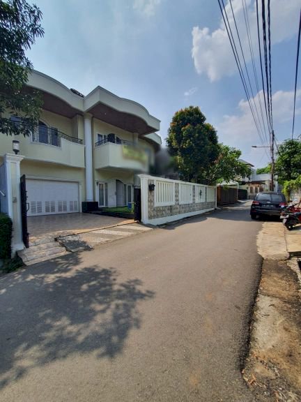 Rumah semi-furnished dgn interior Classic megah area Bintaro Rempoa Veteran.