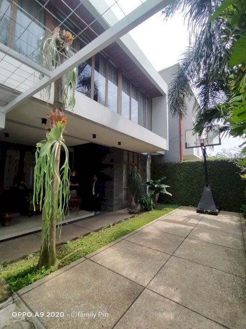 Rumah mewah dgn Private Pool desain modern dlm komplek di Pesanggrahan Jaksel.