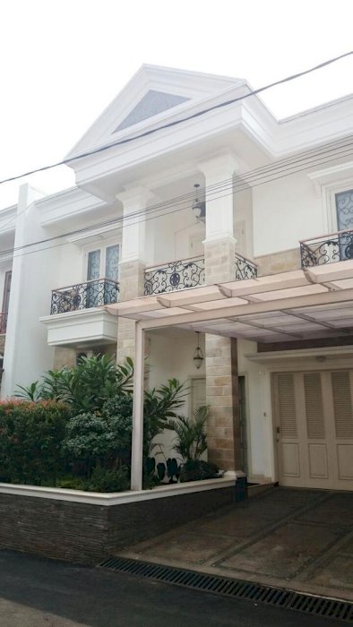 Rumah secondary mewah dgn swimming pool di Petukangan Selatan Pesanggrahan.