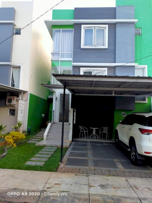 Rumah secondary terawat dalam perumahan di Ciputat dekat Jl. Raya WR. Supratman.