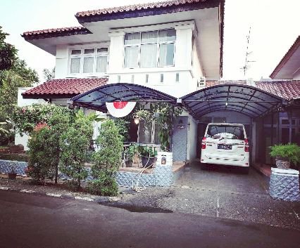 Rumah secondary fully furnished 2 lantai di Bintaro sektor 9.