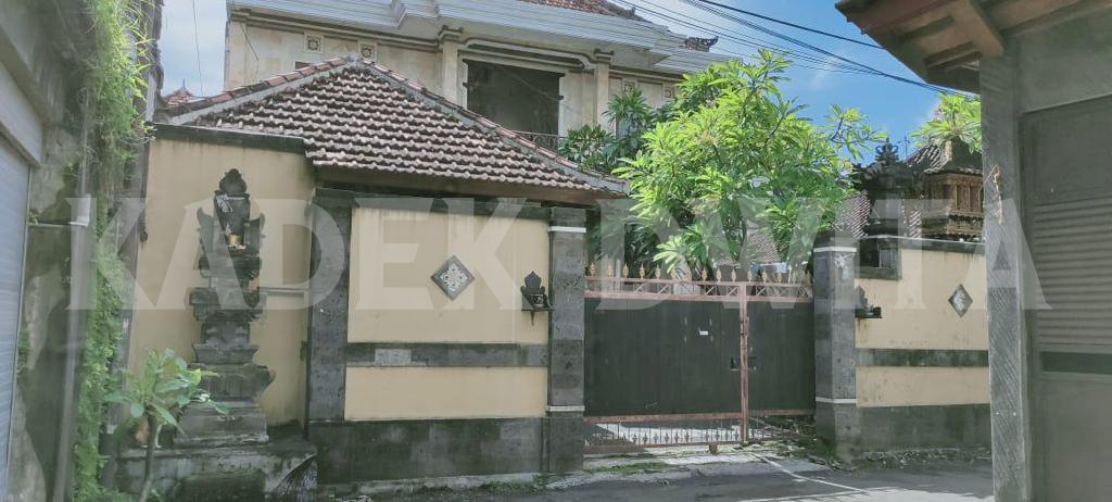Rumah lantai 2 anyelir akasia Hayam Wuruk Dkt kesiman Supratman