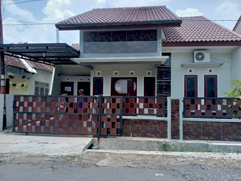 Rumah CANTIK - LUAS Nyaman di dekat Kampus Sadar Maguwo Sleman
