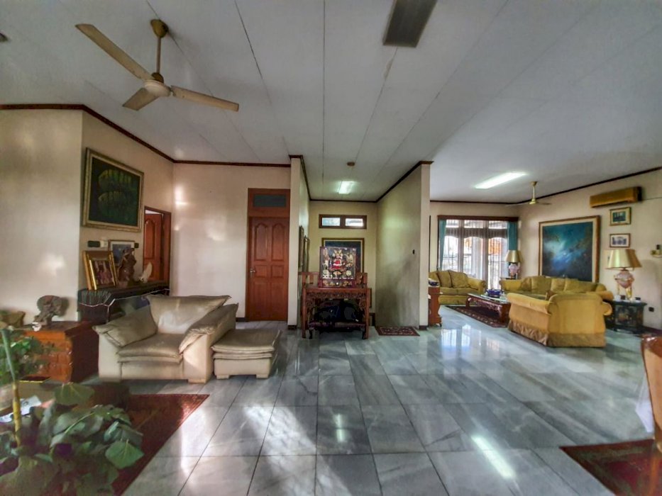 rumah asri dan nyaman halaman luas di cipete utara,