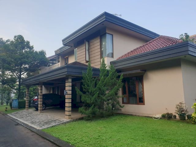 Rumah asri dgn halaman luas di Serpong BSD