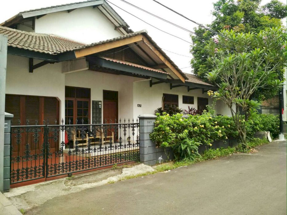 Dijual rumah 2 lantai di Ciputat Bintaro Jakarta Selatan