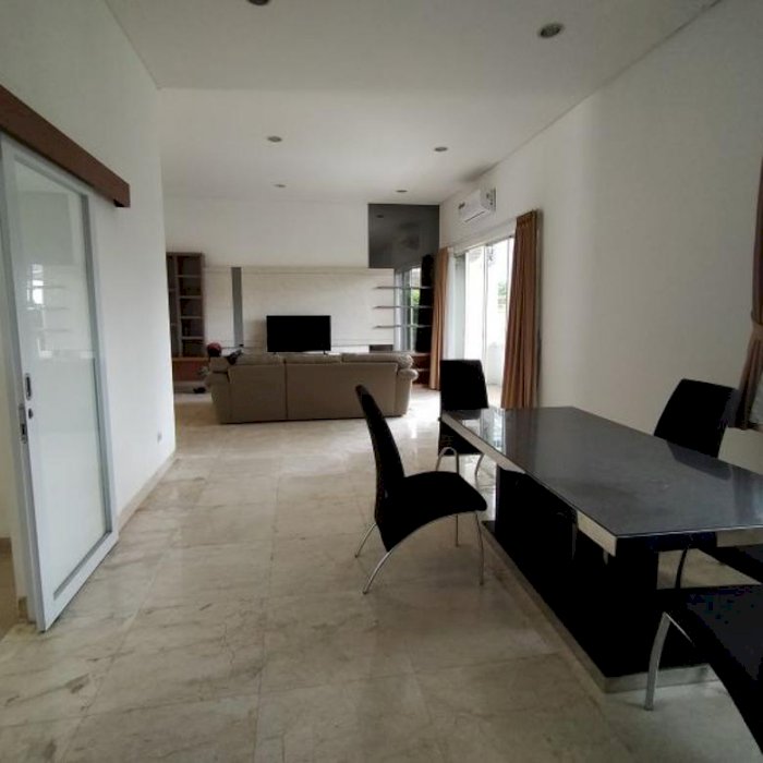 Disewakan rumah crown golf pik pantai indah kapuk jakarta utar