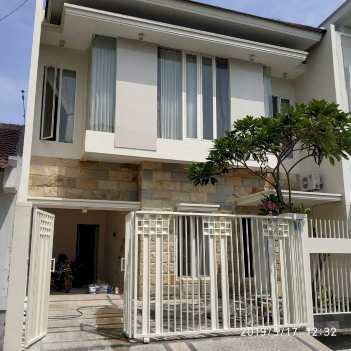 Rumah di timur Sutorejo Utara