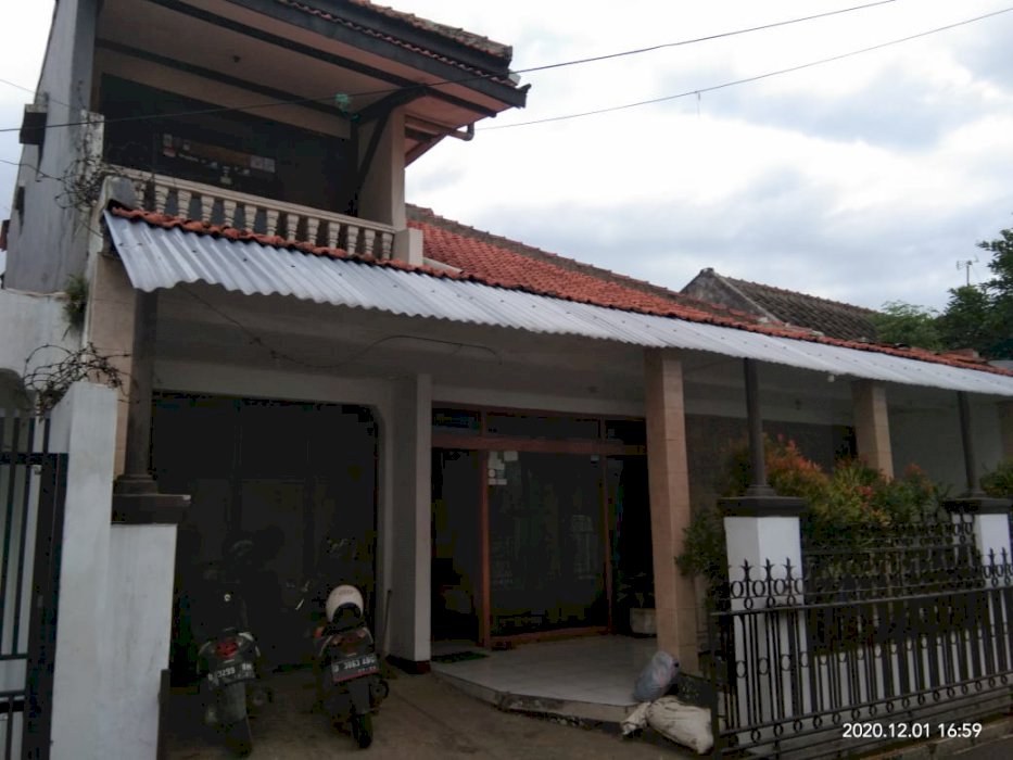 Dijual rumah di sekelimus lokasi startegis  2 lantai 1,5 miliar Nego
