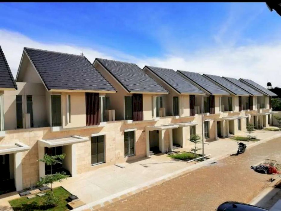 DIJUAL cepat TOWN HOUSE MEWAH