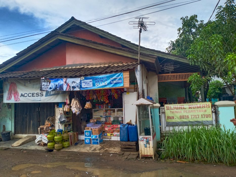 Di jual Rumah dengan 2 ruko.