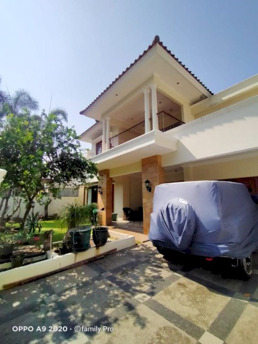 Rumah mewah terawat tanah dan bangunan luas strategis di pondok indah