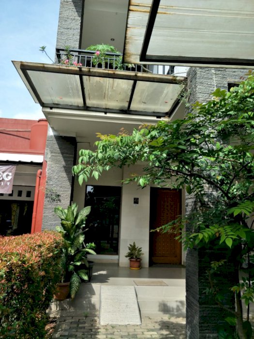 Rumah 3 Lantai di jl H. Danyong Kec. Ps. Minggu, Kota Jakarta Selatan