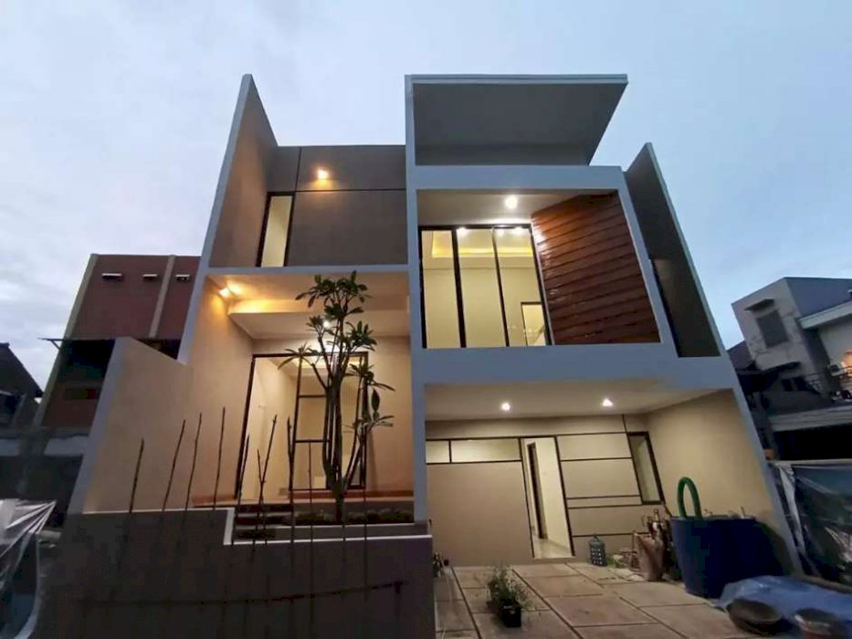 Rumah Mewah 3 Lantai Kramatjati Jakarta Timur