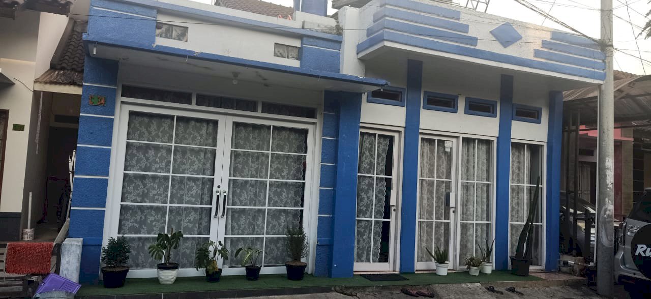 rumah terawat di permata hijau residen