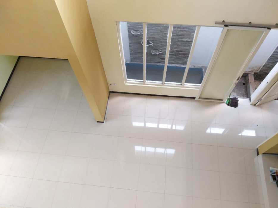 Rumah Besar Dekat Juanda