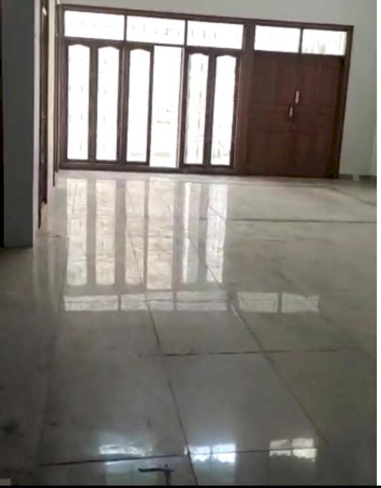 Rumah Pluit tepi jalan raya cocok dan strategis untuk tinggal or komersil