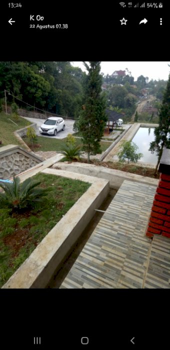 Villa dan tanah yang luas pinggir jalan