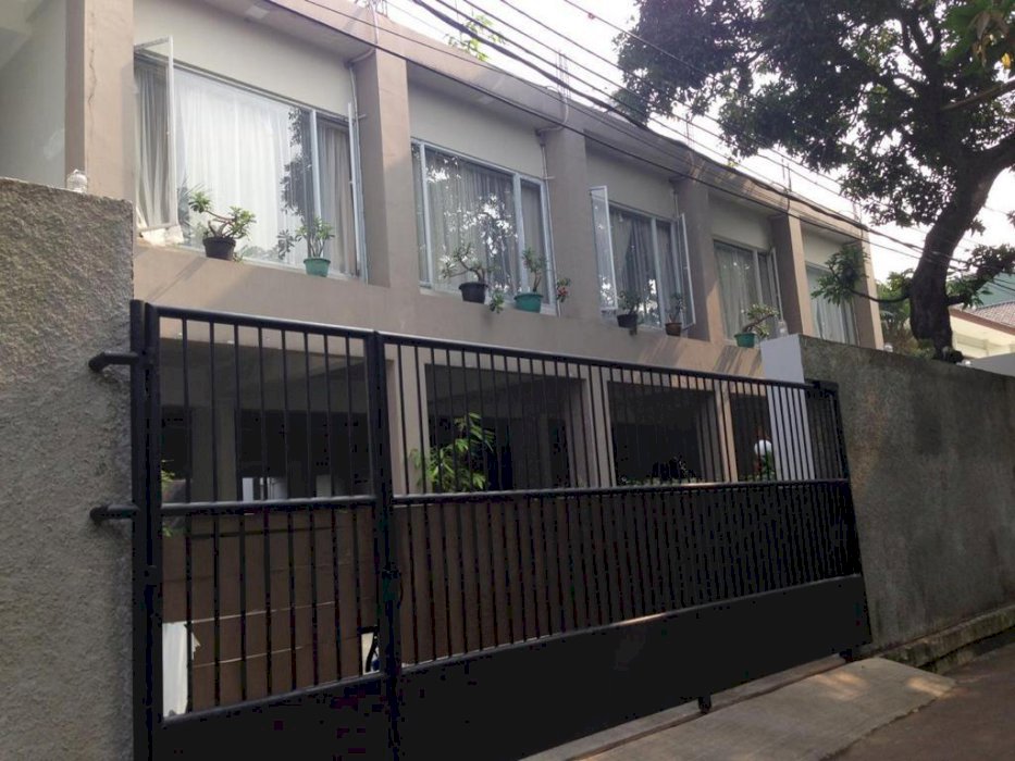 Dijual! Rumah luas 1000M, Parkiran Luas - Kebayoran Baru