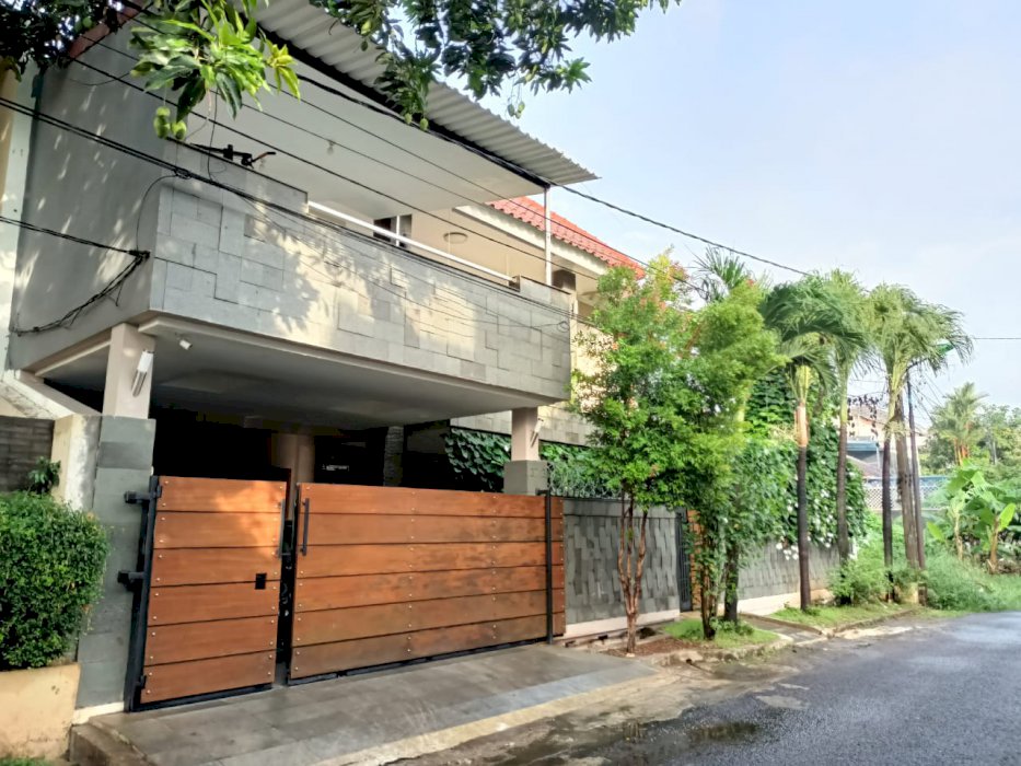 Rumah Mewah Full Furnished di Pondok Kelapa Jakarta Timur