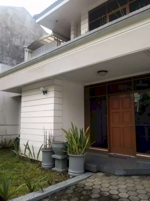 Dijual rumah setrasari bandung