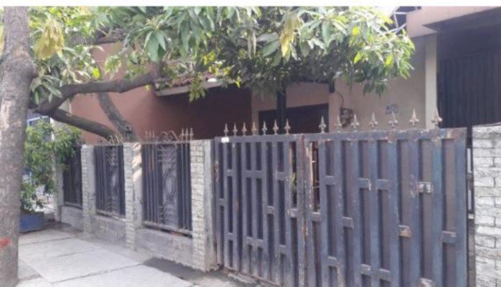 RUMAH DI JUAL SEGERA (BU) LOKASI STRATEGIS..AKSES JALAN RAYA LEBAR