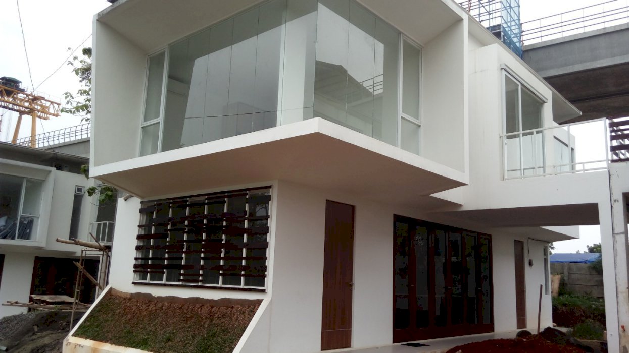 Rumah Nuansa Resort Siap Huni Samping LRT Cibubur