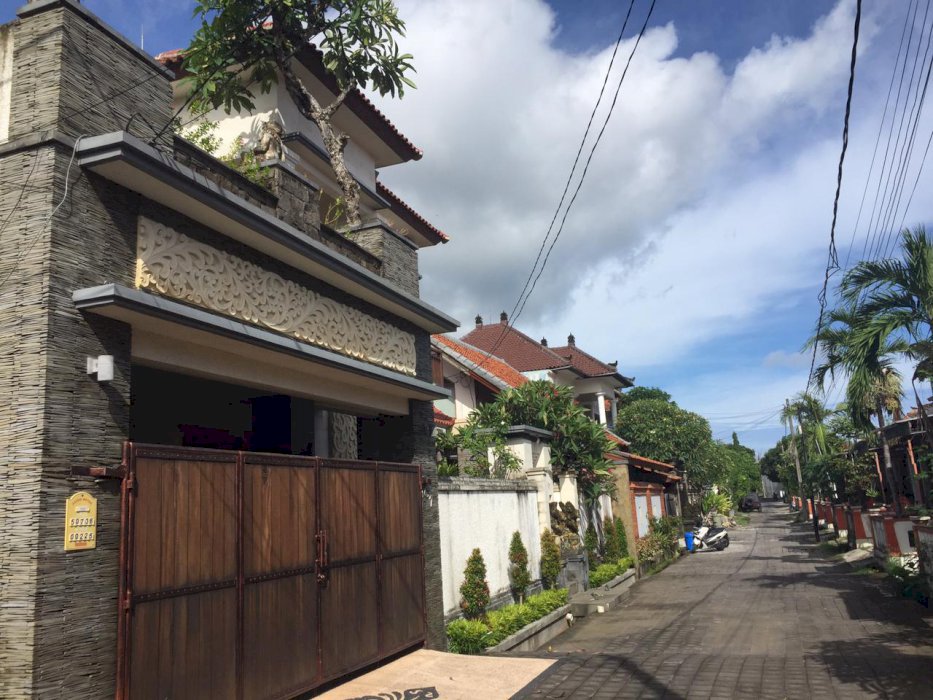 RUMAH BESAR NAN LUAS TUKAD BALIAN RENON DENPASAR
