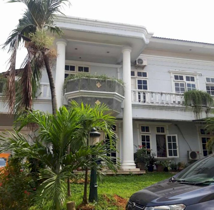 RUMAH BESAR DALAM KOMPLEK