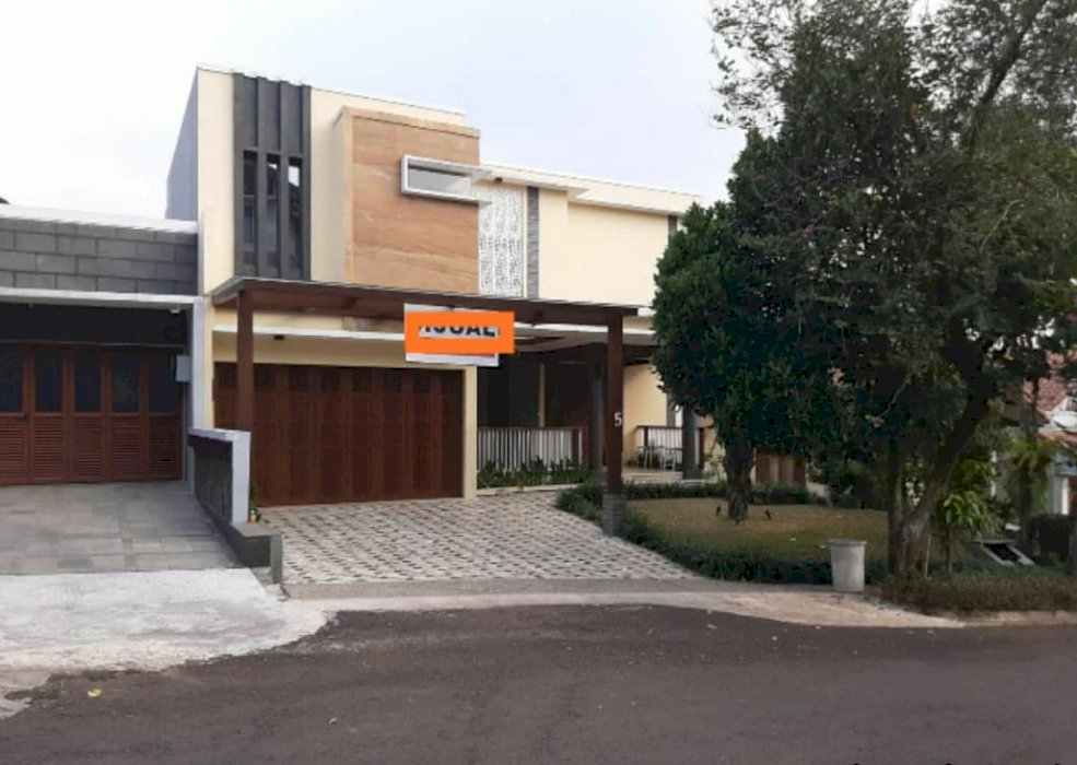 JUAL RUMAH MEWAH 3 LANTAI FULL FURNISHED DI RESORT DAGO PAKAR  BANDUNG