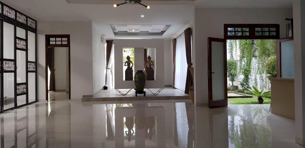 RUMAH DI JL.MPR CILANDAK JAKSEL