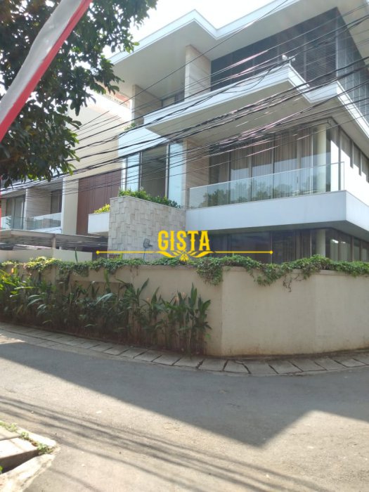 Rumah super mewah dgn luas 400m di Lebak Bulus Jakarta Selatan