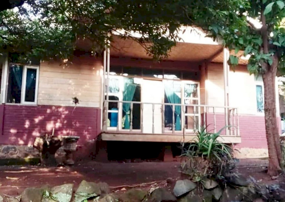 Rumah Villa Tanah Luas + Kebun Samping Villa Bandung Indah