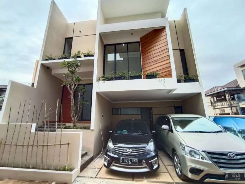 Rumah Mewah 3 Lantai Jakarta Timur