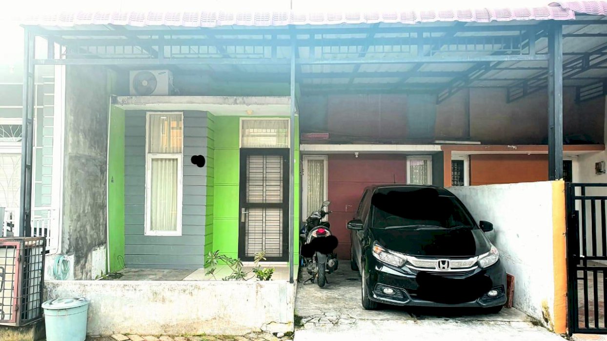 Rumah dlm Komplek Elite. J.City Cluster Metropolis Jalan.Karya Wisata.