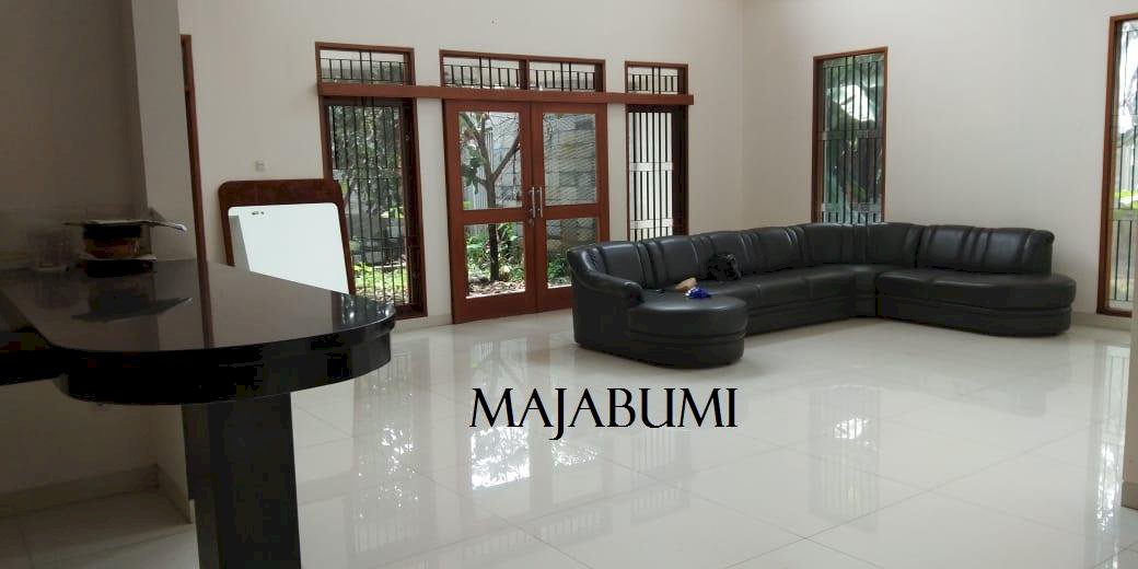 Rumah Luas Dalam Komplek Setiabudi Regency Siap Huni