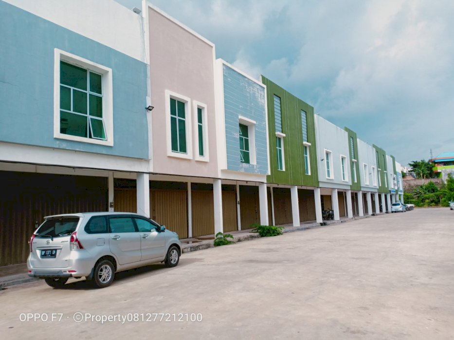 DI PASARKAN RUKO  2 LANTAI  UKURAN 5X15 DI PINGGIR JALAN RAYA