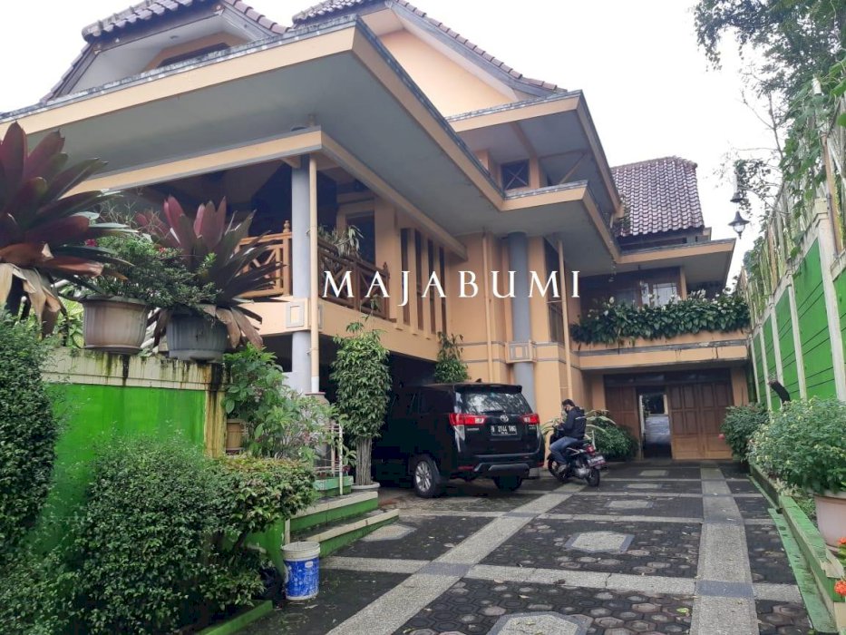 Rumah Besar Luas Mewah Sayap Gerlong Dekat Kampus UPI, POLBAN
