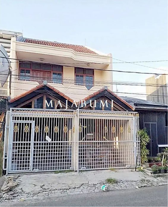 Rumah Strategis Di Sarijadi Siap Pakai, Kamar Banyak.