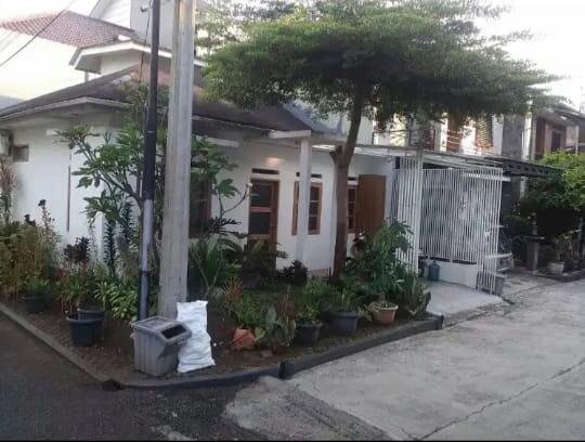 Terjangkau Rumah Dekat Setraduta Ada Kolam Renang