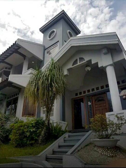 Rumah Besar Murah Sarijadi Siap Huni