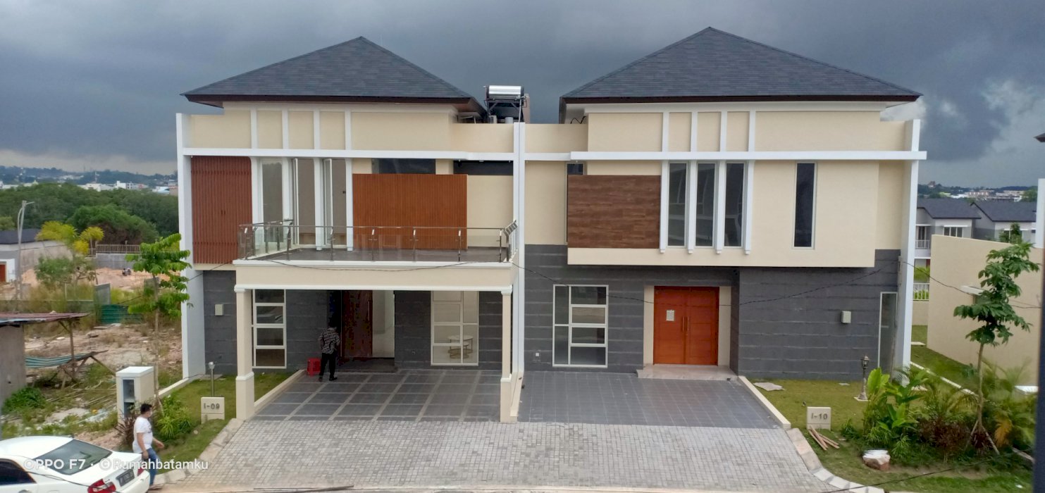 DI JUAL RUMAH  BARU 2 LANTAI FULL RENOVASI DAN SEMI FURNISHED