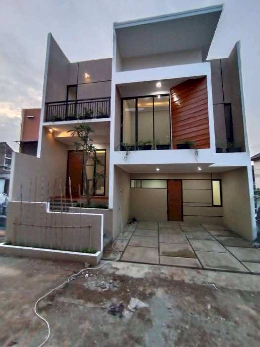 PERUMAHAN DI JAKARTA TIMUR KPR TANPA BANK MURAH 3 LANTAI HANYA  1,95M