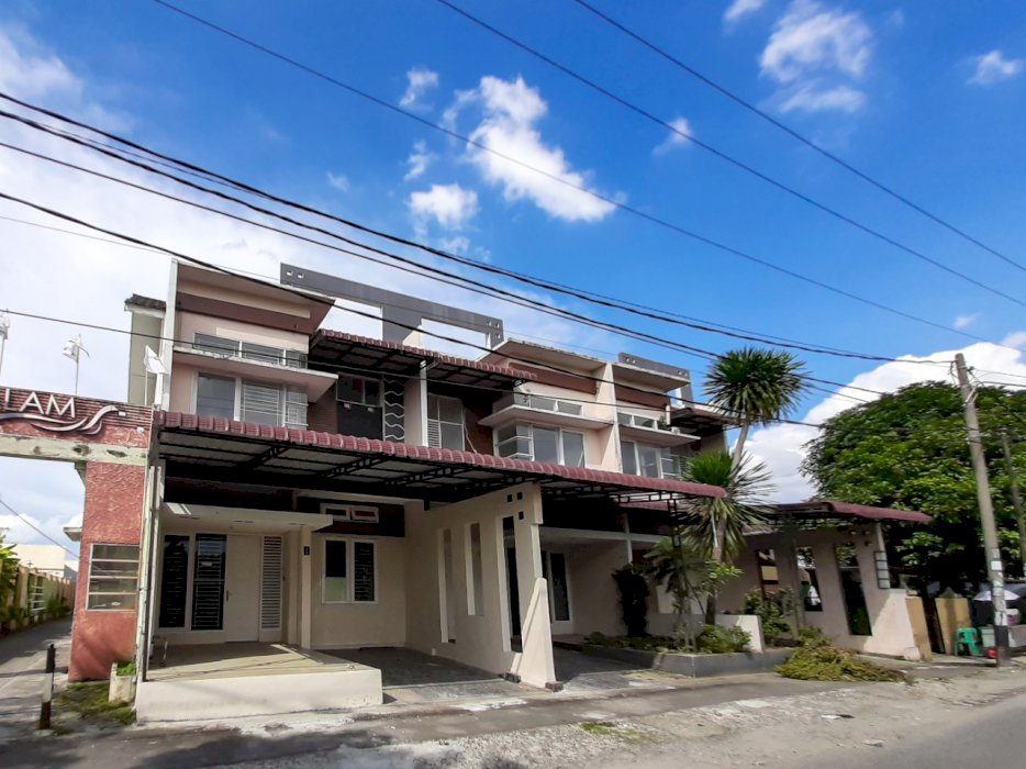 Dijual atau disewakan Rumah 2 Lantai di Komplek Green Balam